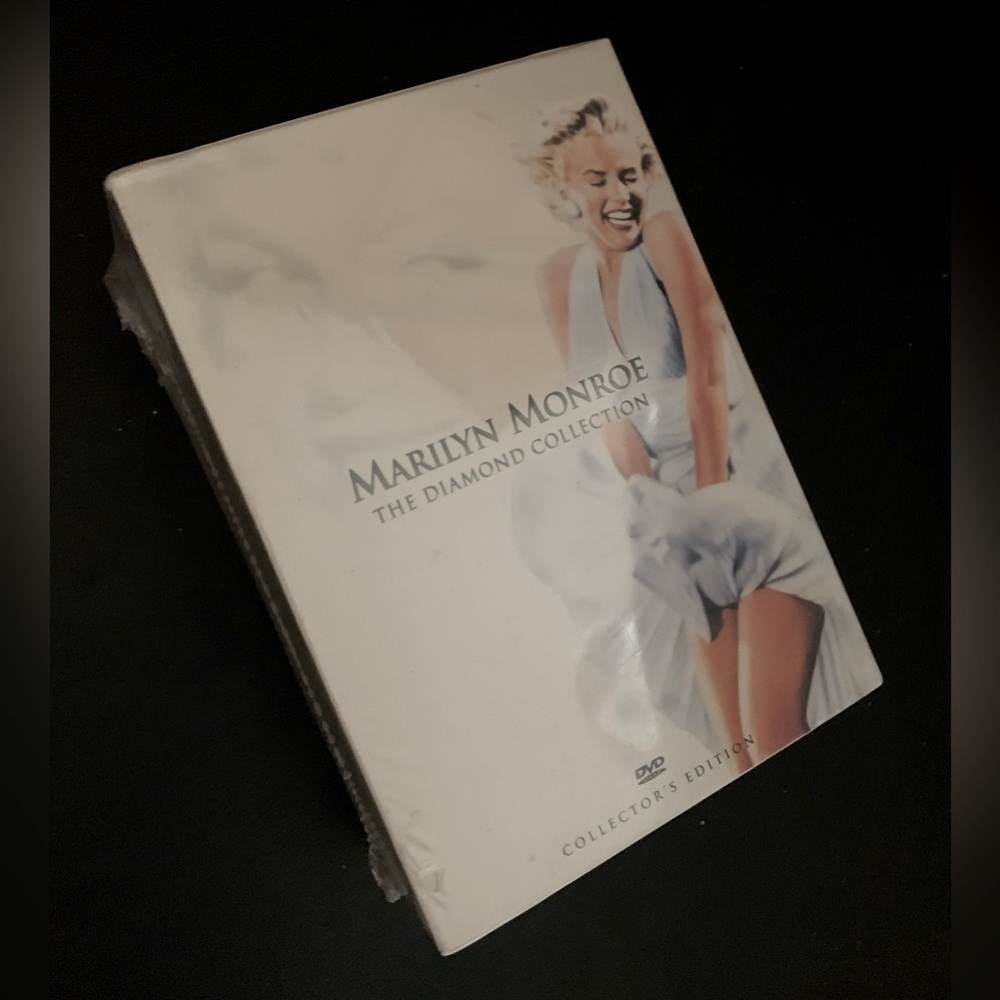 💋NWT Marilyn monroe diamond collection